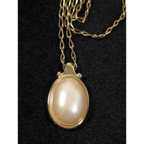 Monet Jewelry - Vintage Monet Faux Pearl Oval Cabochon Pendant Gold Tone Chain Necklace 20 in